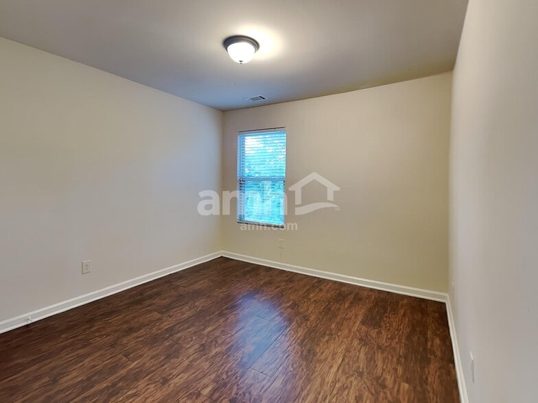 Building Photo - 4055 Clay Ct SE