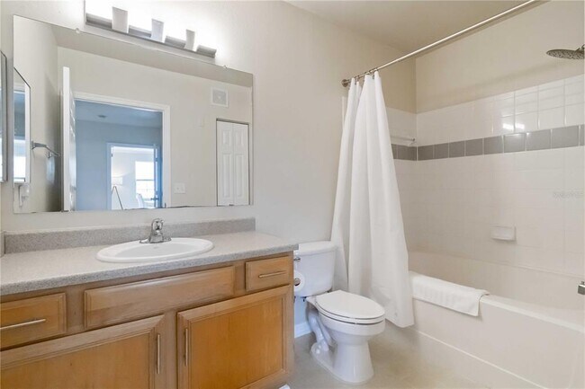 Building Photo - 1050 Villagio Cir