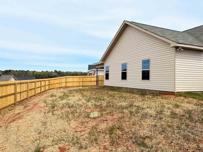 Building Photo - 202 Red Tail Cir