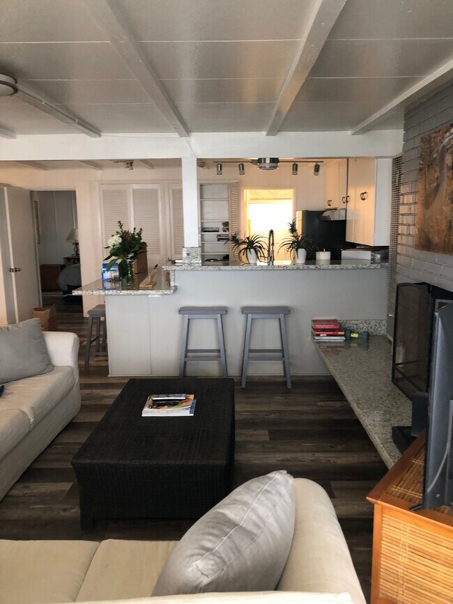 furnished comparable lower unit - 25414 Malibu Rd