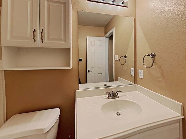 Building Photo - 4613 Lance Leaf Dr
