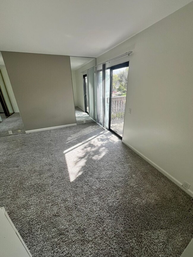 Building Photo - For Rent: 3 Bed, 2.5 Bath Townhome in University City
