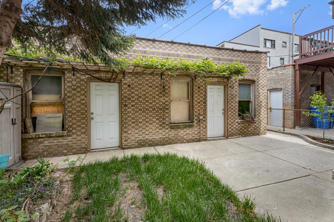 Building Photo - 6549 N Mozart St