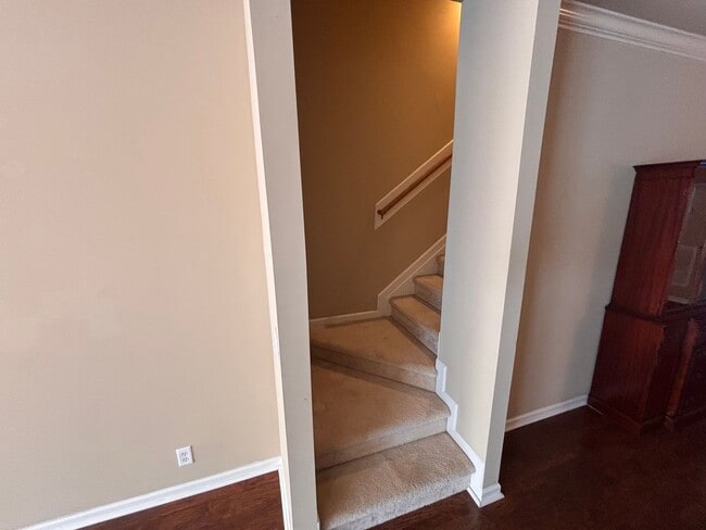 Building Photo - Beautiful 2-Bed, 2.5-Bath Townhouse in Har...