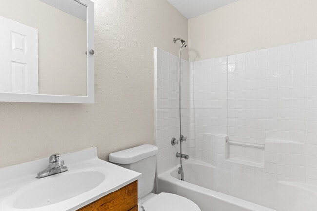 Building Photo - 217 E Craven Ave