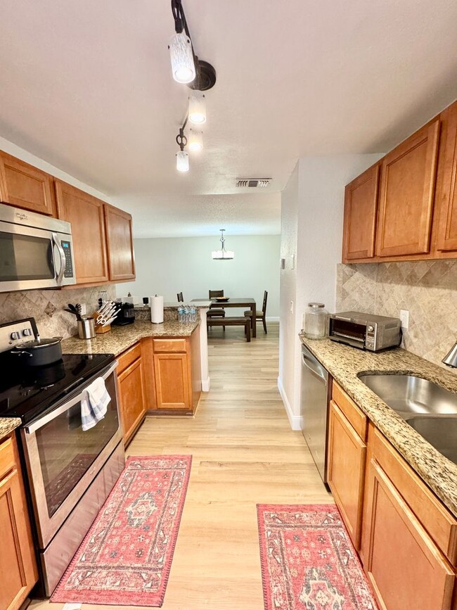 Building Photo - Dr. Phillips 3 Bed 2 Bath For Rent at soug...