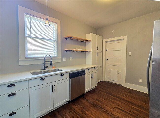 Building Photo - 4302 Ave Q 1/2