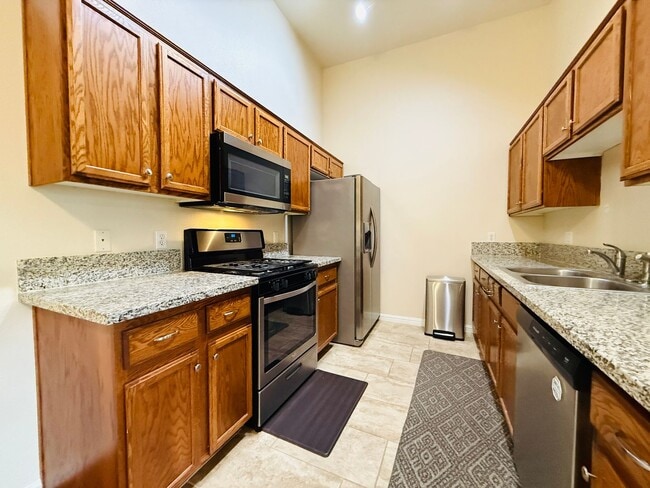 Building Photo - 3 bdrm, 2 bath Mission Hills Condo-Availab...