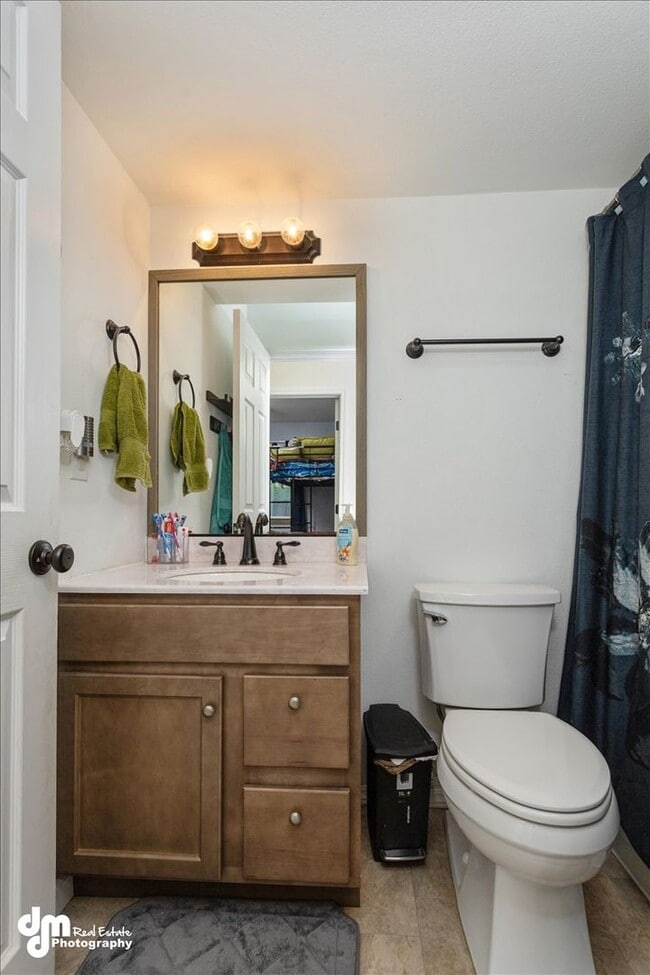 Building Photo - Cozy 3 bedroom 2 bath home w/ fully fenced...