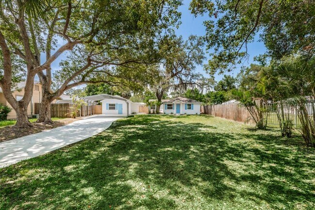 Building Photo - 1233 Sedeeva Cir S