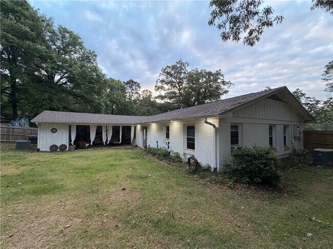 Building Photo - 5858 Shadesview Dr