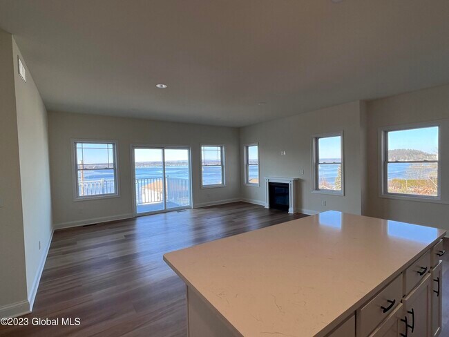 Building Photo - 544 NY-9P