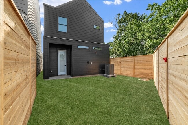 Building Photo - 4110 Cortlandt St