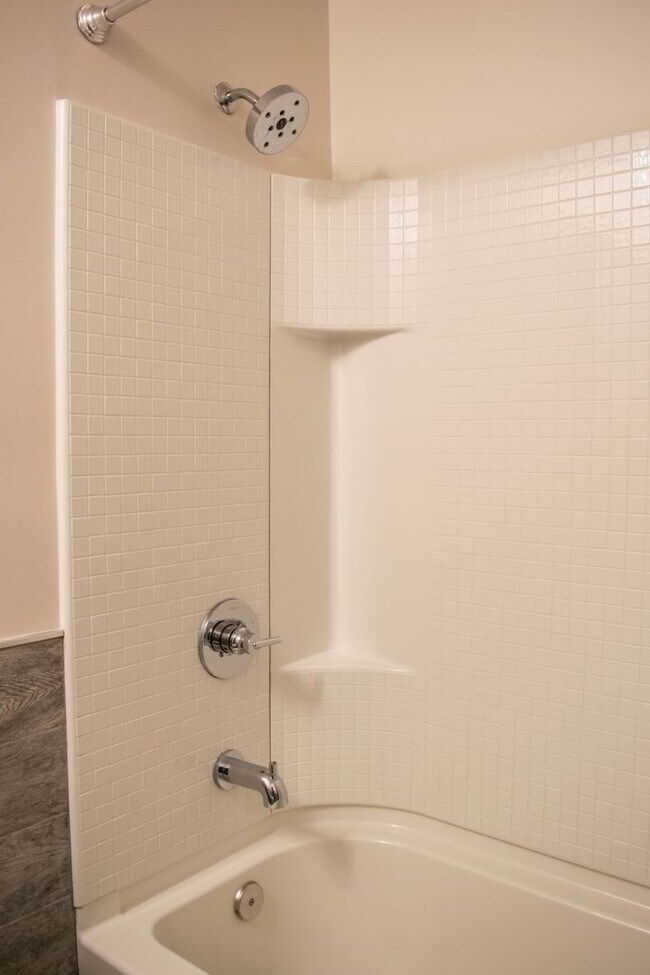 Building Photo - Beautiful 2bd Condo in Westville