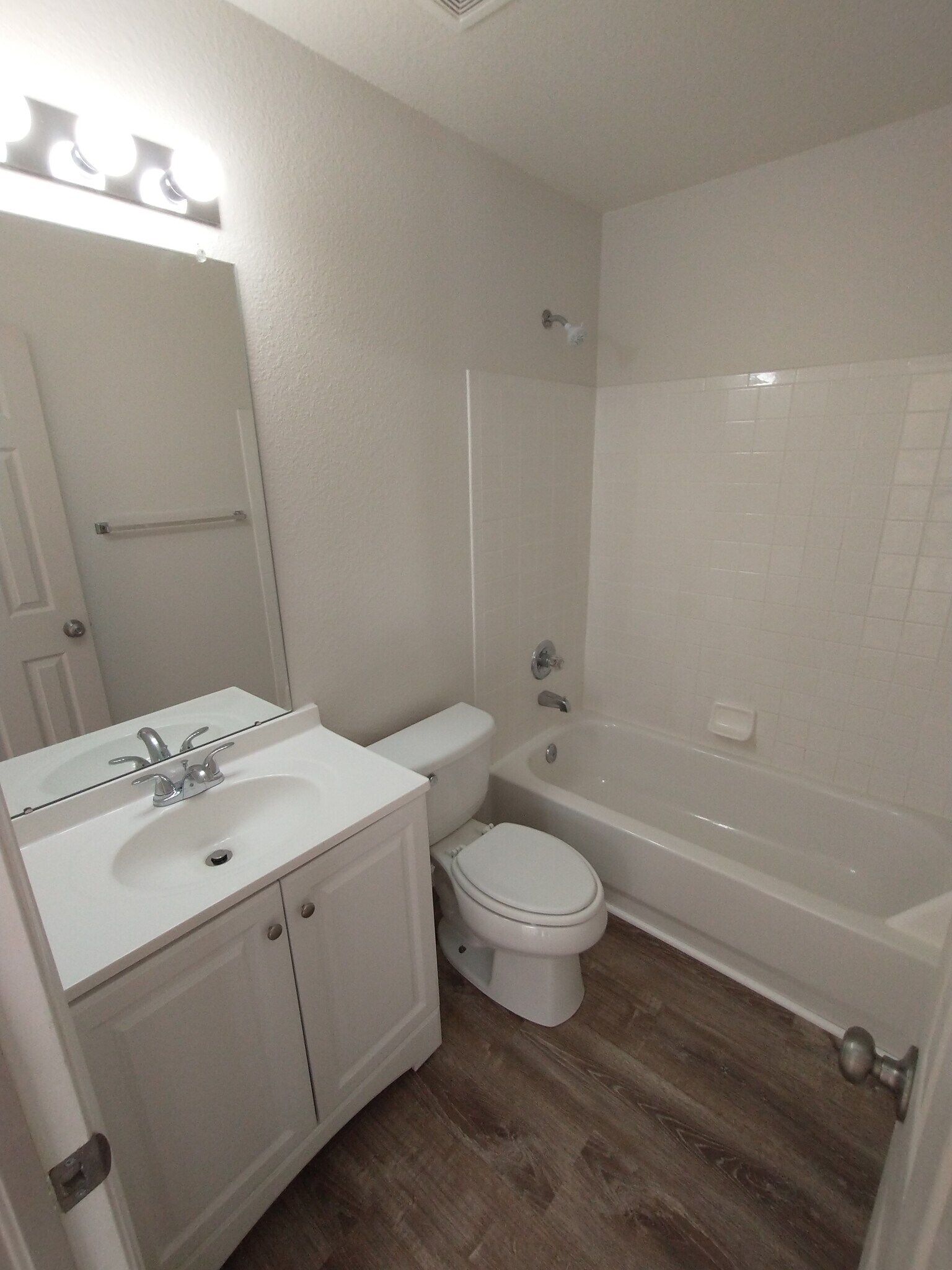 Upstairs Full Bath - 2225 Andrew Dr