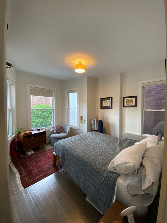 Building Photo - Lovely 2 BR/1 BA Condo in Columbia Heights!