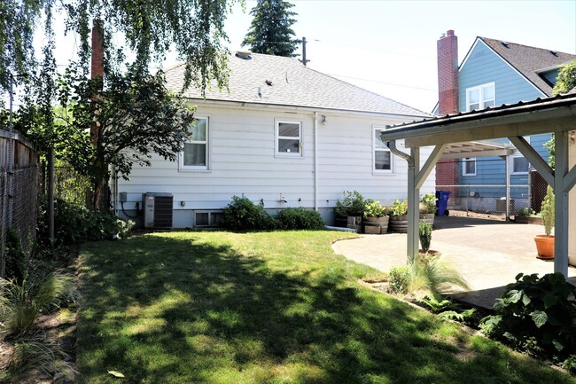 Building Photo - 3/1.5 Bungalow at historic Kenton Park!