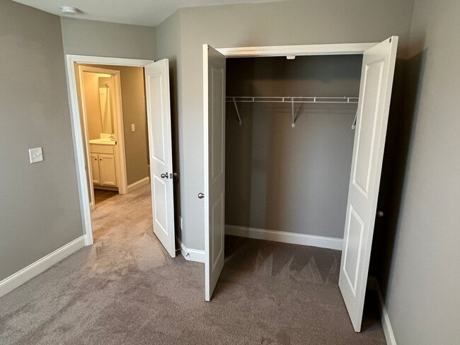 Building Photo - Convenient 3 Bed Townhome near Harrisburg