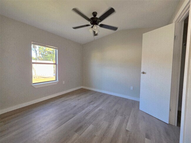 Building Photo - 310 Paddock St