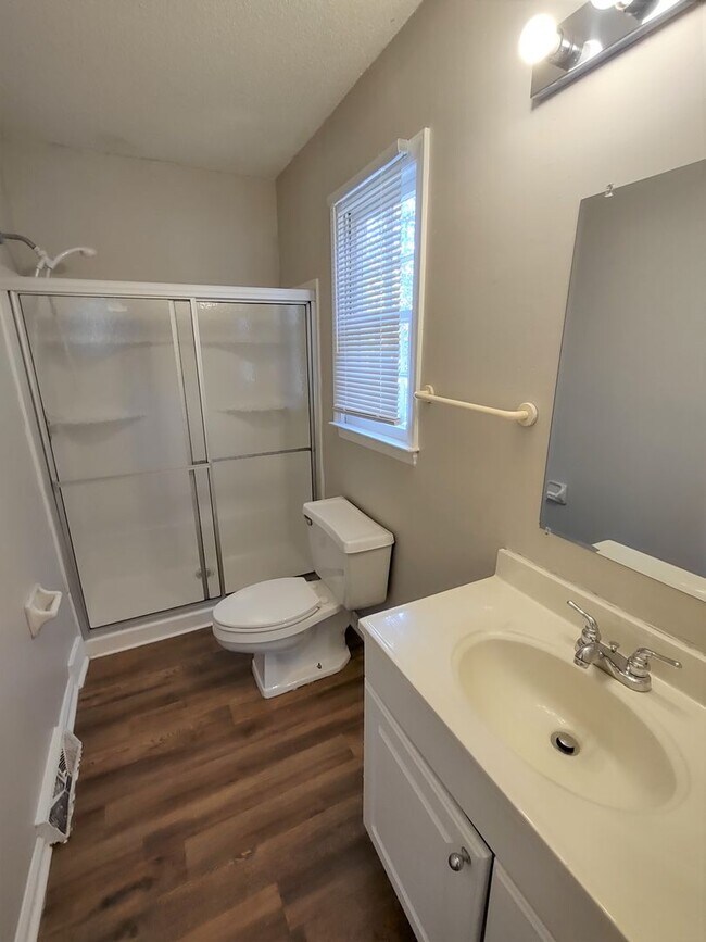 Building Photo - Beautiful Duplex Home Located in the Stone...