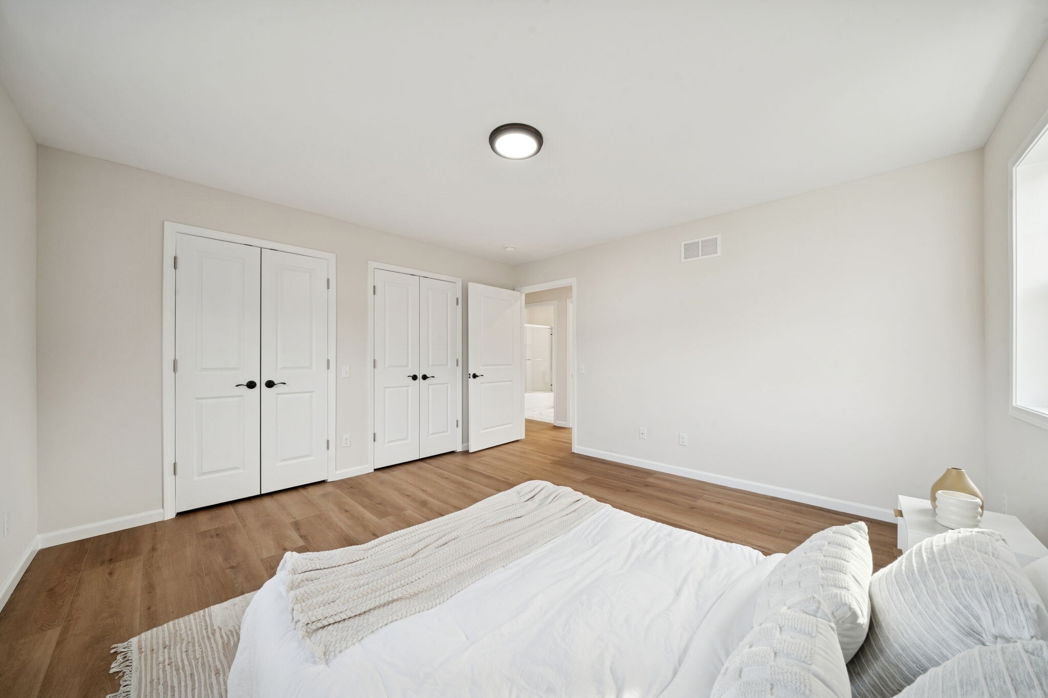 Building Photo - 2219 Lebanon Dr