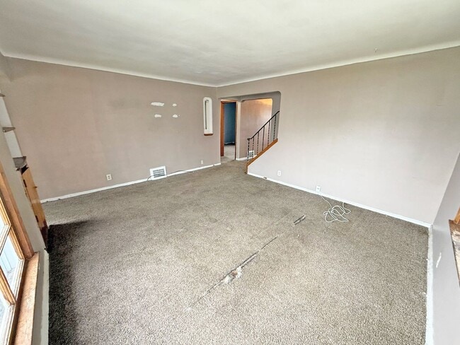 Building Photo - 3 BED 1 BATH BEAUTIFUL SINGLE FAMILY HOME ...
