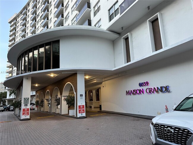 Building Photo - 6039 Collins Ave