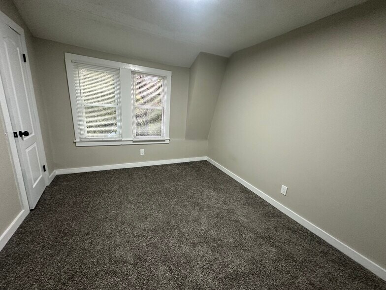 Building Photo - 51 Freeman Ave