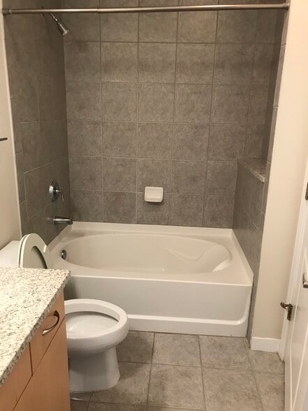 Tub - 400 W Peachtree St NW