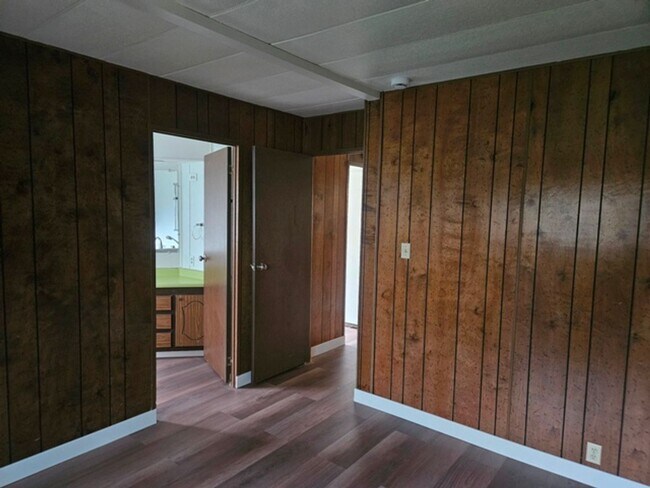 Building Photo - 3Bd/2Ba Manufactured Home - For viewing!