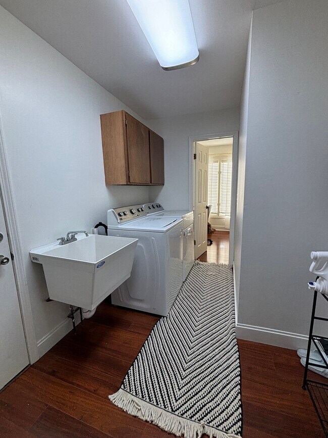 Building Photo - 6035 Whitegate Crossing