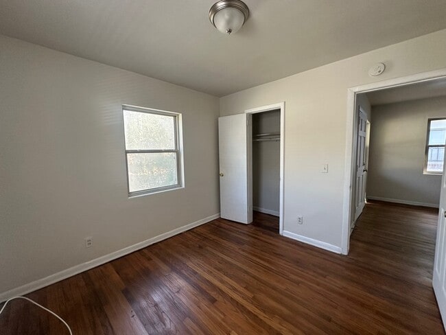 Building Photo - Cozy 3 Bedroom Home in Mid-Westside Jacksonville - Available Now!