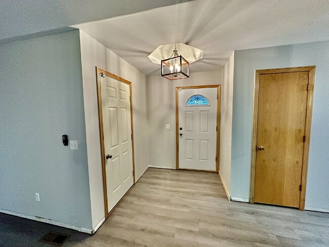 Building Photo - 25 N Cerney Ln