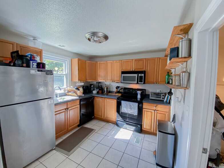 Building Photo - 18 Morrison Ave