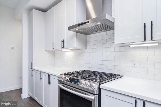 Building Photo - 1501 N 31st St