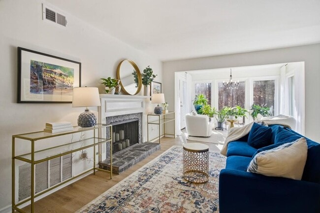 Building Photo - 1407 Vicksburg Pl