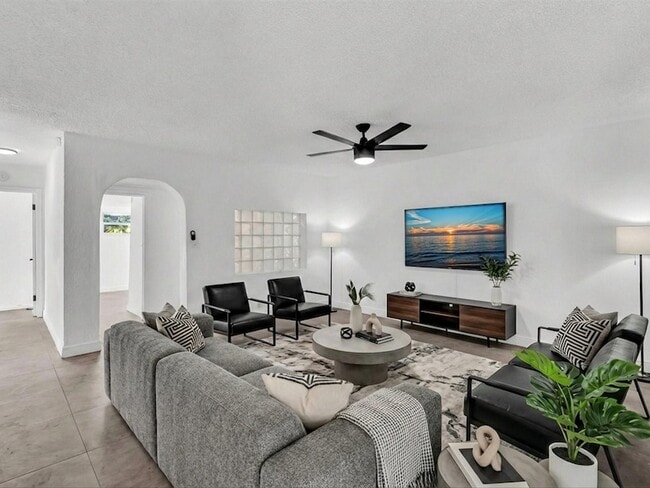 Building Photo - 6661 Meade St