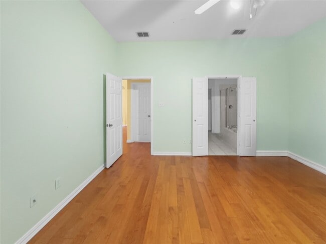 Building Photo - 313 Calvary Dr