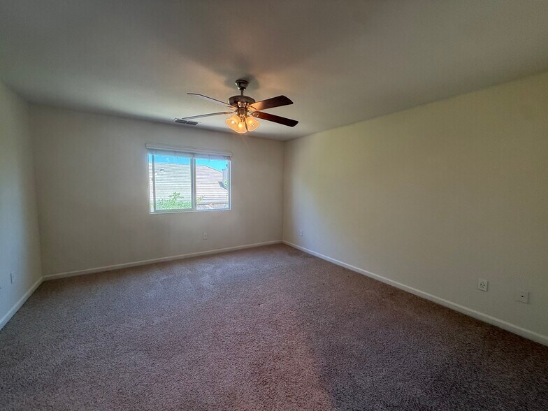 Building Photo - 9633 McKenna Dr