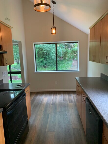 Building Photo - 152 Wintergreen Way