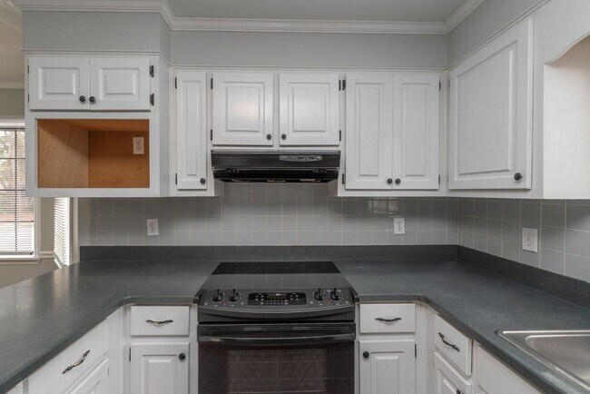 Building Photo - Updated 3 BR/2 BA - 10 Minutes From Gate 5 @ Ft. Gordon