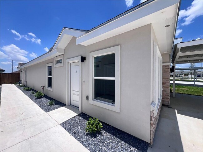 Building Photo - 823 N Woodson Ave