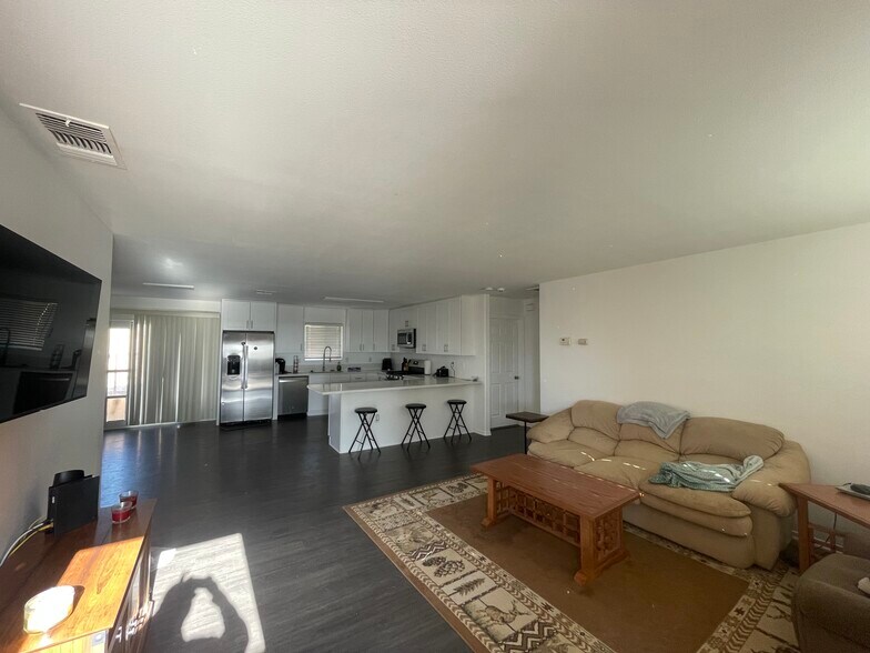 Open living - 73641 Sunnyslope Dr