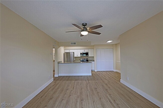 Building Photo - 5331 Summerlin Rd