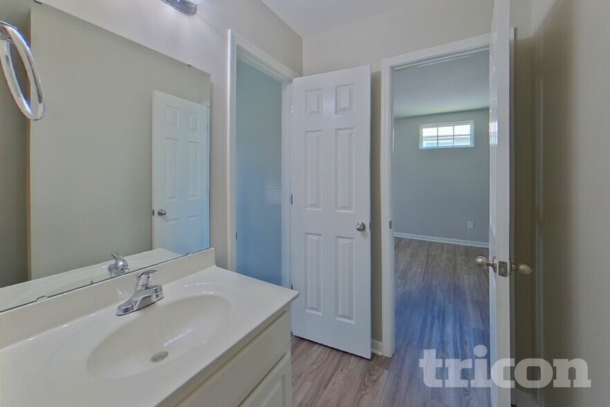 Building Photo - 712 Blazing Star Trl