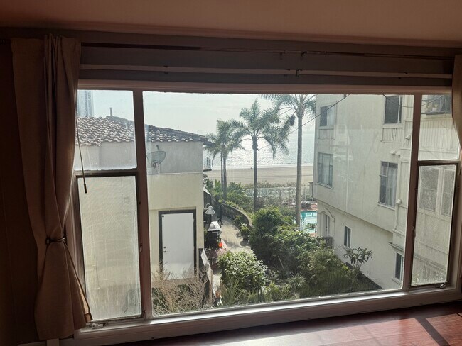 Building Photo - 1816 E Ocean Blvd