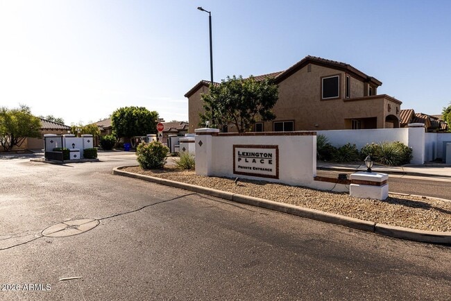 Building Photo - 2051 E Carla Vista Dr