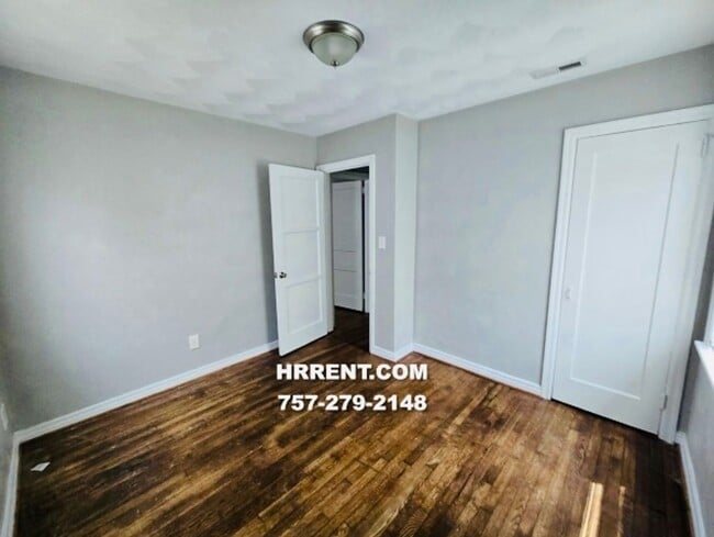 Building Photo - Cute Renovated 2 Bedroom 1 Bath home in Ha...