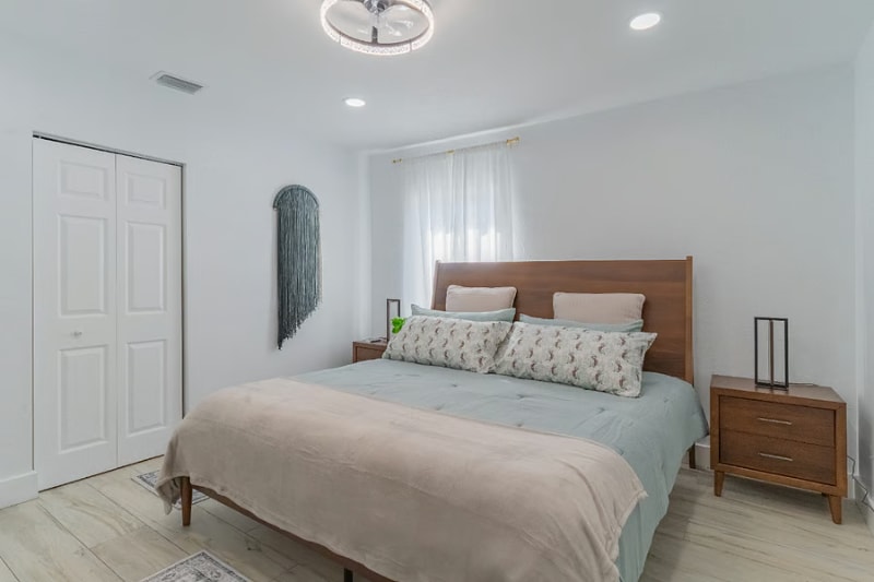 Building Photo - 1520 NE 16th Ave