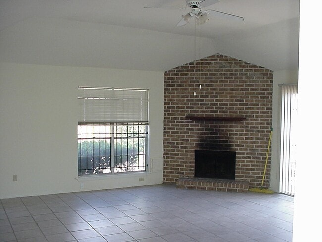 Building Photo - 10822 Lynbrook Dr